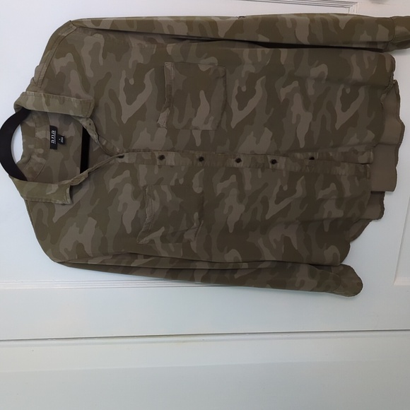 a.n.a Sz L Camo Print Button Up Long Sleeve Shirt with Collar - Picture 1 of 5